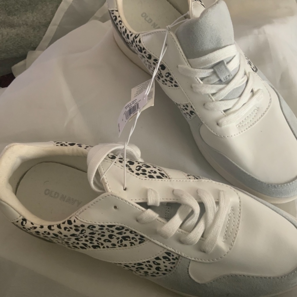 Old Navy size 10 tennis shoes - Picture 4 of 4